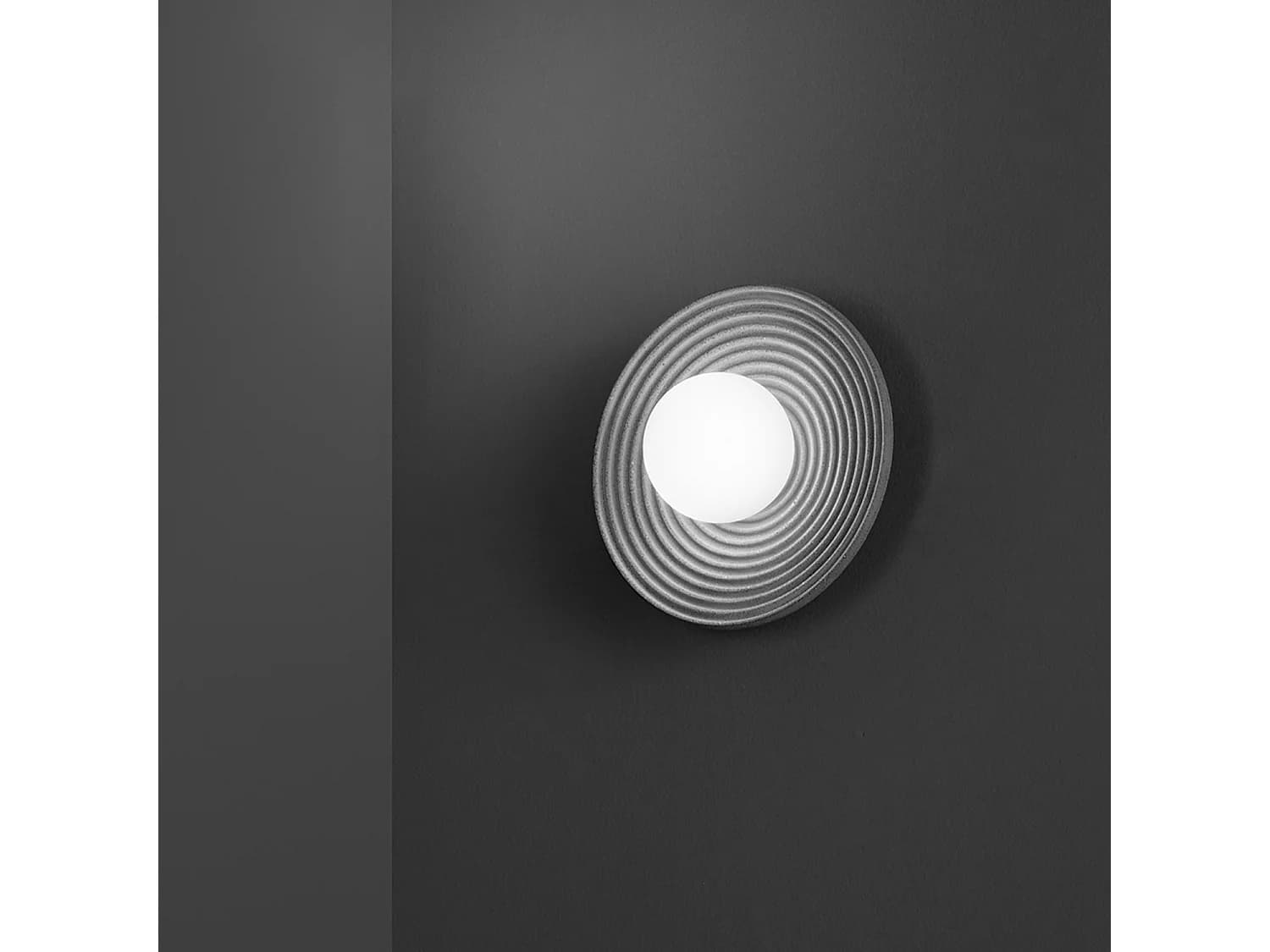 Applique En Métal Et Ciment Gris - Lampe Murale Avec Diffuseur En Verre Soufflé - Collection 10S48416 Gc - Diamètre 28,5 Cm - Marque Perenz