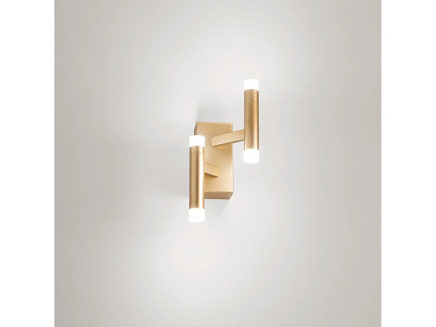 Applique Murale Led En Métal Or Brossé, Design Moderne Avec Diffuseur Satiné, 12W 3000K, Dimmable Pour Éclairage D'Intérieur - Marque Perenz