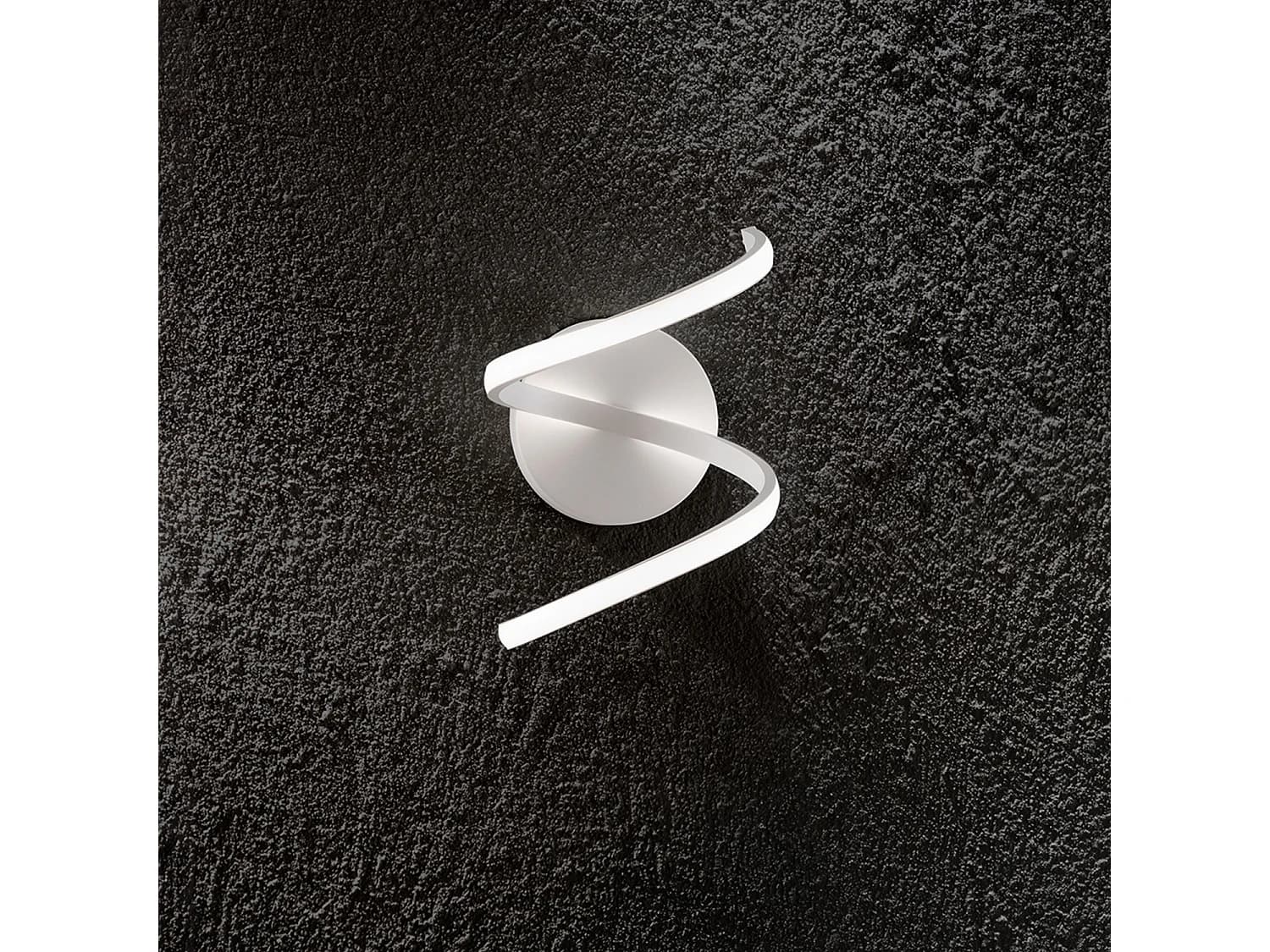 Applique Murale En Métal Blanc Mat, Design Moderne Avec Diffuseur En Silicone, Led Intégrée Dimmable Cct 18W - Perenz Illuminazione Design