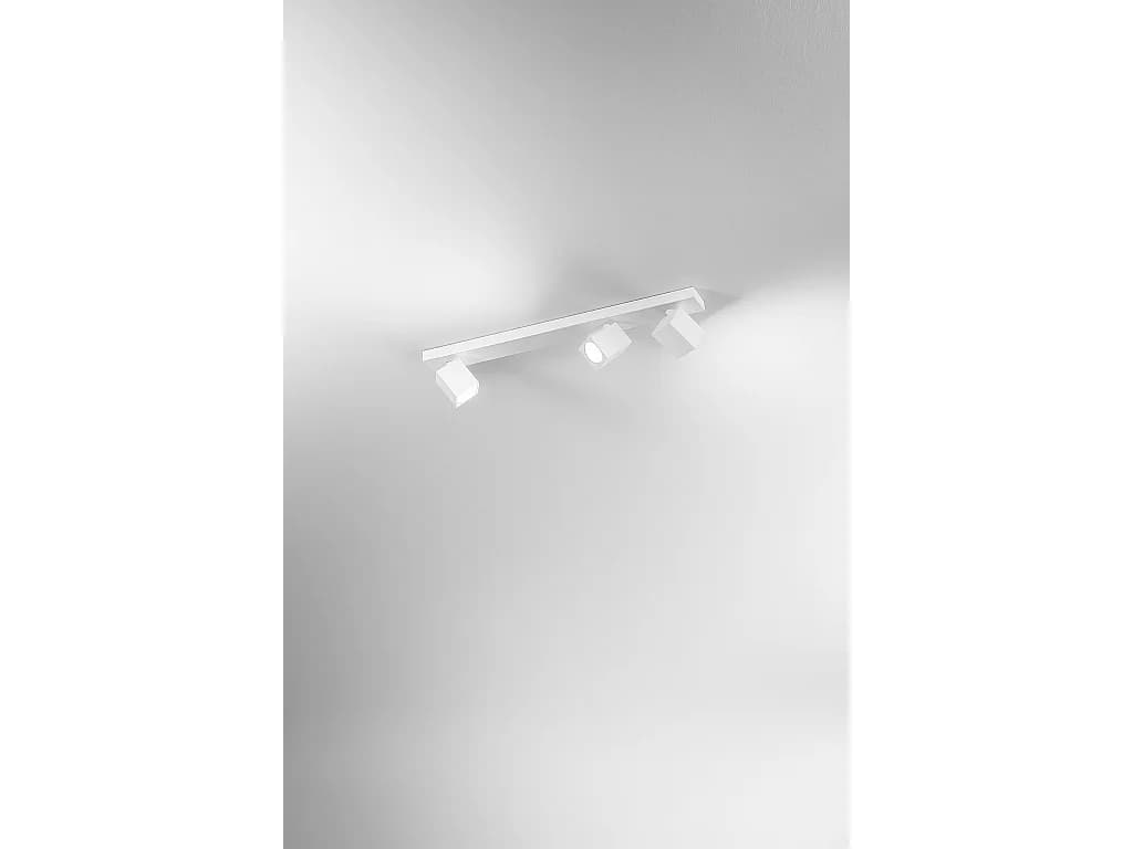 Spot 3 Lumières Orientable En Aluminium Blanc Mat, Structure Métal, Douille Gu10, Design Moderne Et Fonctionnel Pour Intérieur - Perenz Design