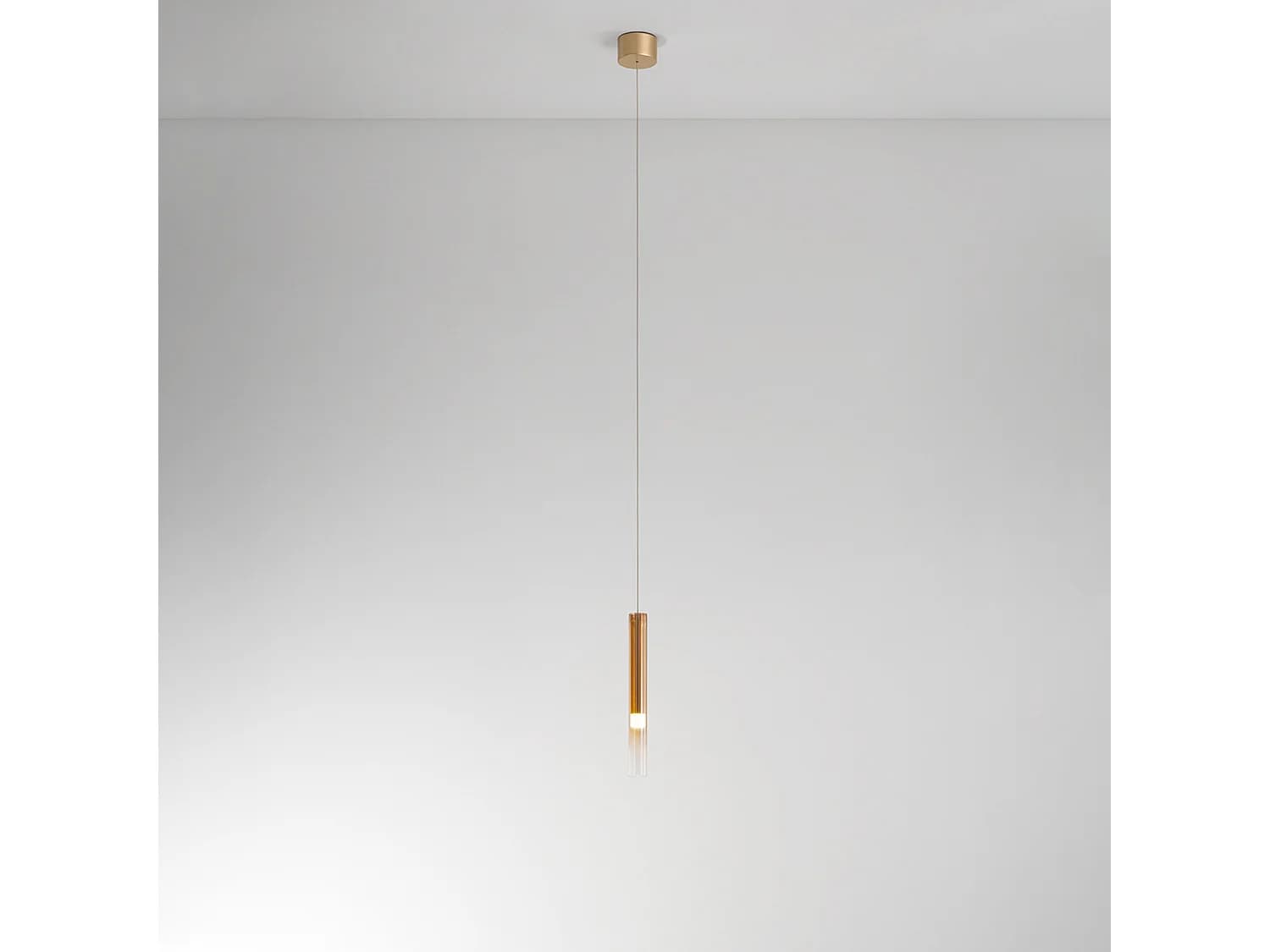Suspension En Verre Borosilicaté Ambre Miroité Et Or Brossé, Led 8W Dimmable, Design Moderne Et Élégant - Perenz, Éclairage De Luxe Raffiné.