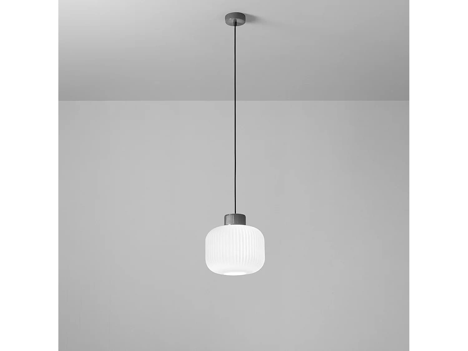 Suspension En Céramique Et Verre Soufflé, Design Plissé Blanc, Culot E27, Hauteur Réglable, Diamètre 25 Cm, Classe I, Ip20 - Marque Perenz