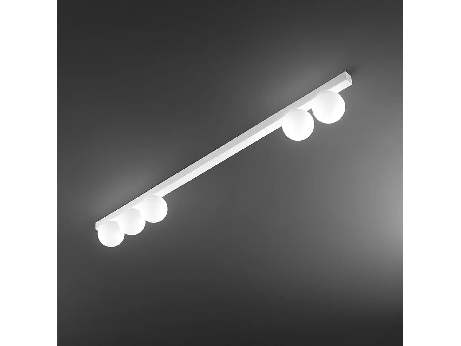 Plafonnier 10S48482 En Métal Blanc Mat Avec 5 Diffuseurs Sphériques En Verre Soufflé Blanc Dépoli - Design Moderne Et Élégant Signé Perenz.