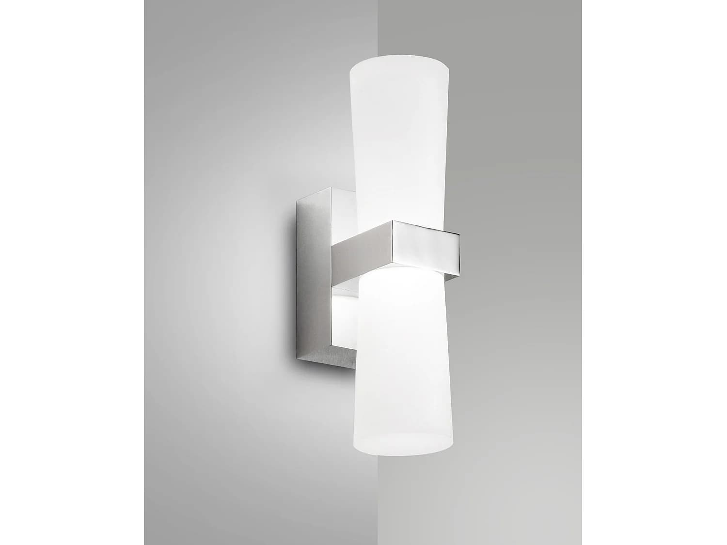 Applique Murale Led Intégrée Iglesias 8W 720Lm 3000K Blanc Chaud Chrome Ip44 - Design Moderne En Métal Et Méthacrylate Classe Ii 230V