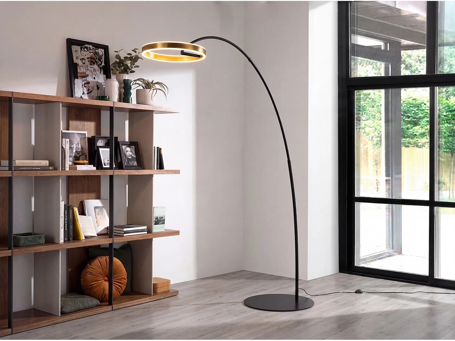Lampadaire en acier doré poli et acier noir 8097 THE LUMINE