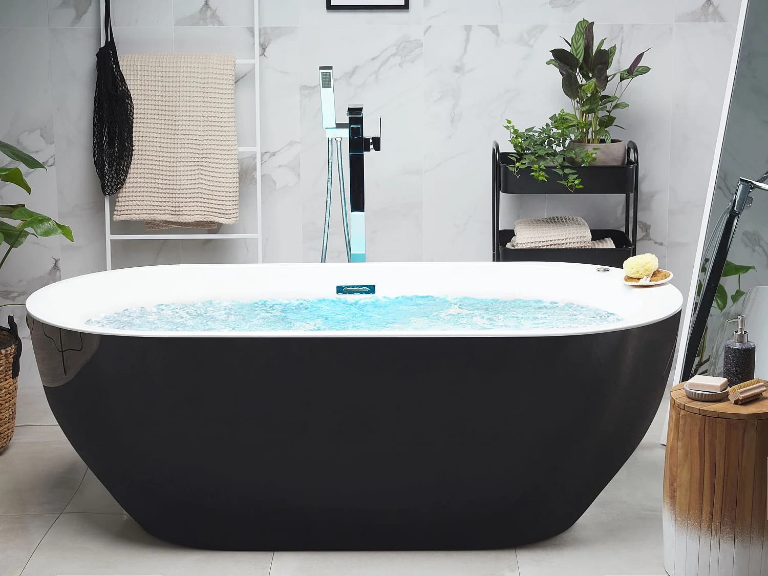 Baignoire balnéo îlot avec LED NEVIS 170 x 80 cm Noir