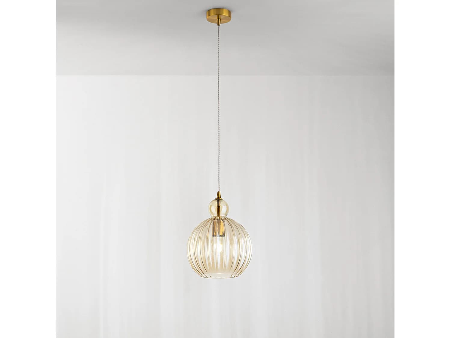 Suspension En Verre Plissé Cognac Miroité Et Laiton Bruni, Structure En Métal Et Aluminium, Culot E27, D.32Cm H.191Cm - Marque Perenz Design