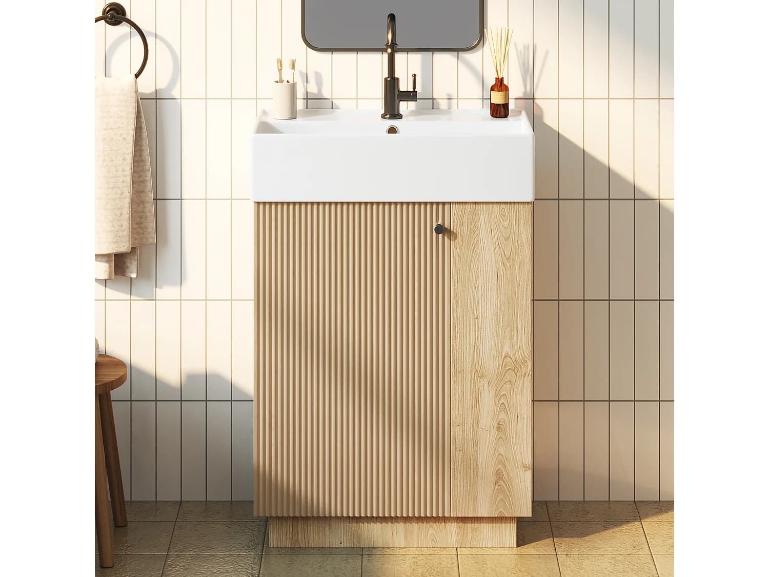 Meuble vasque sur pied de 55 cm avec vasque en céramique et rangement - Aspect rainuré - Couleur bois